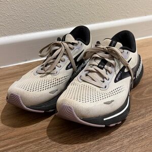 Brooks Adrenaline GTS Women’s Running Shoes Athletic Sneaker size 9.5